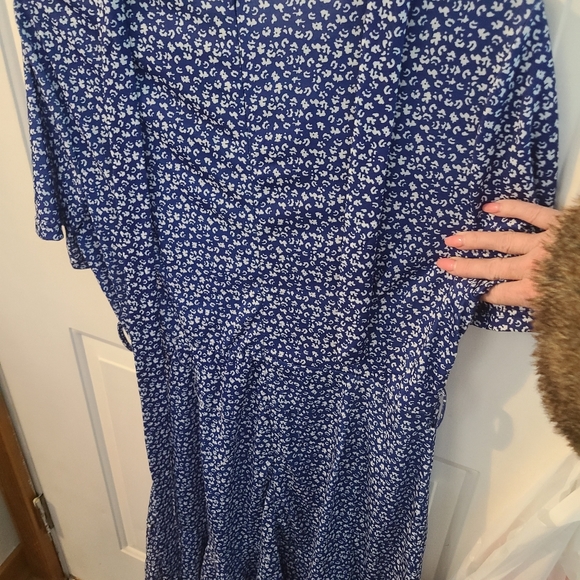 Brand new Dress with ruffled bottom w/tie belt - Picture 3 of 3